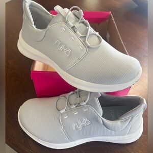 NEW RYKA Recovery Rezorb Lite Vapor Grey slip in sneaker - Size 8 Wide
